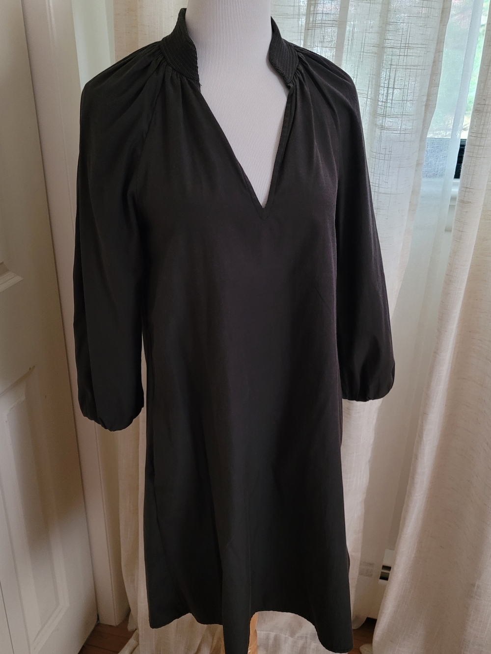 Brochu Walker Black V-Neck Smocked Collar Dress Size XS Pre-owned